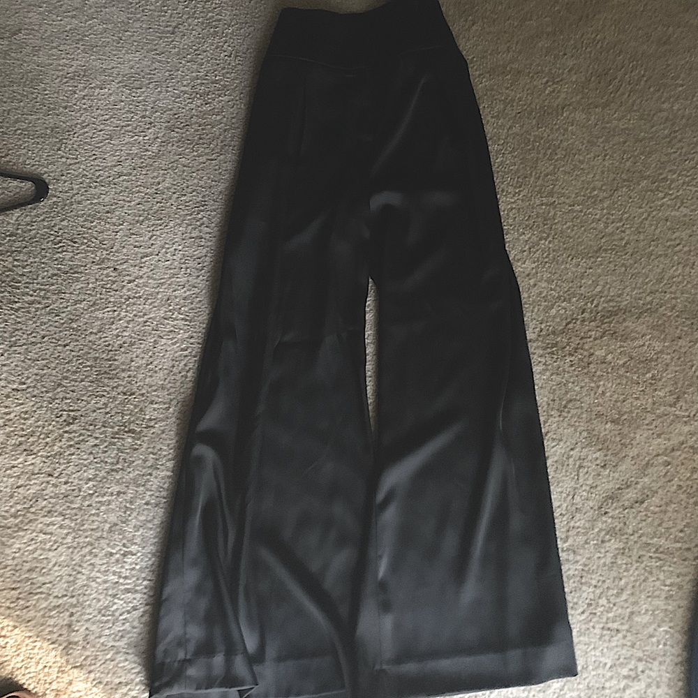 Brand new Gainni Bini black dress pants size 8 !